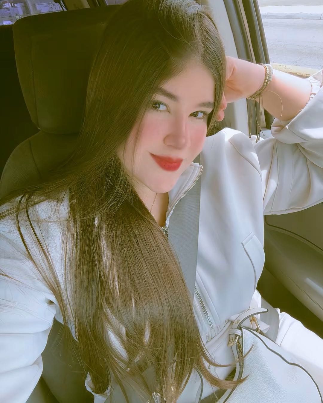 Gabi available for random video chat
