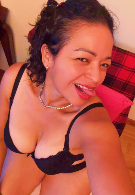 Pasion available for random video chat
