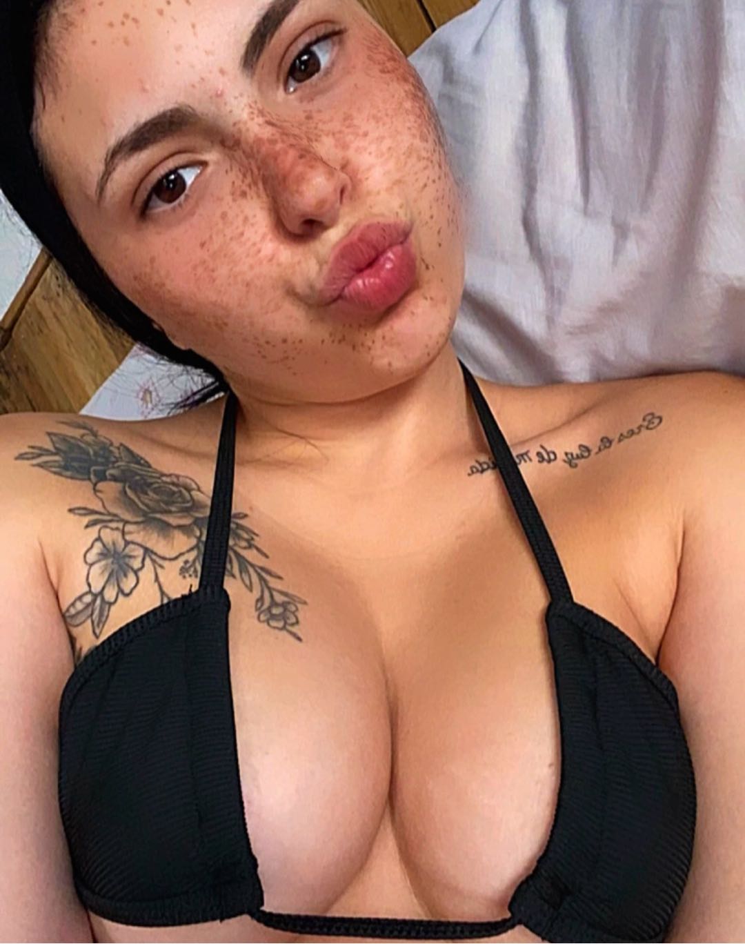 Valentina available for random video chat